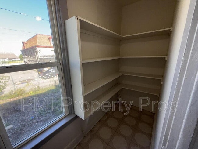 Building Photo - 3057 N Holton St