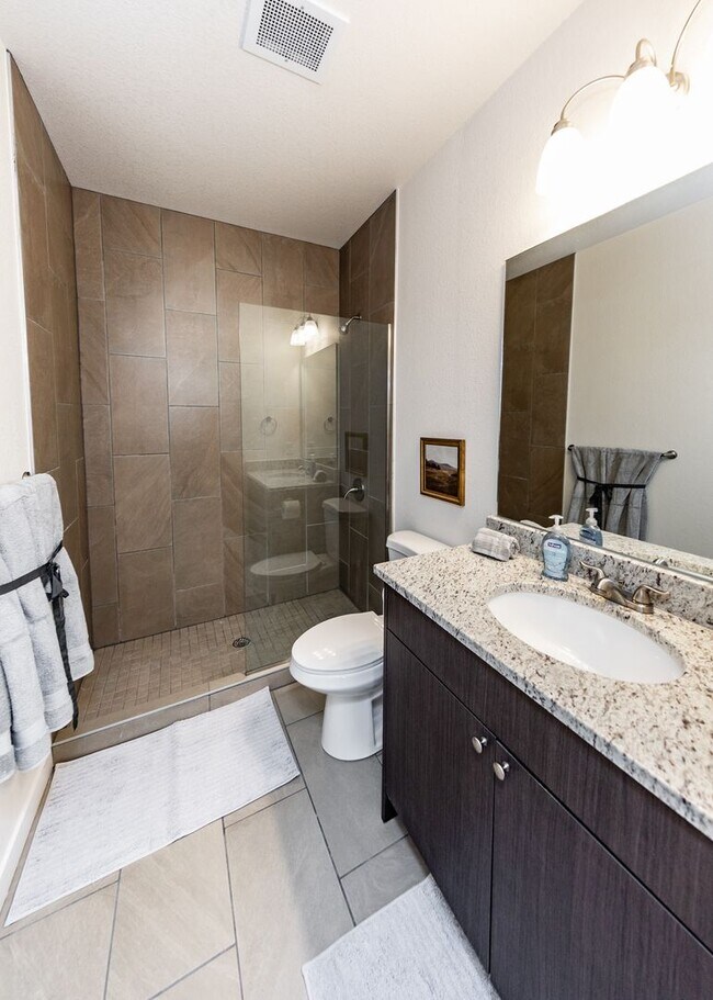 Building Photo - 2 Bedroom 2 Bath Luxury Apartment near Garden of the Gods and Ute Valley