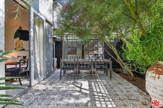 Building Photo - 2425 Clement Ave