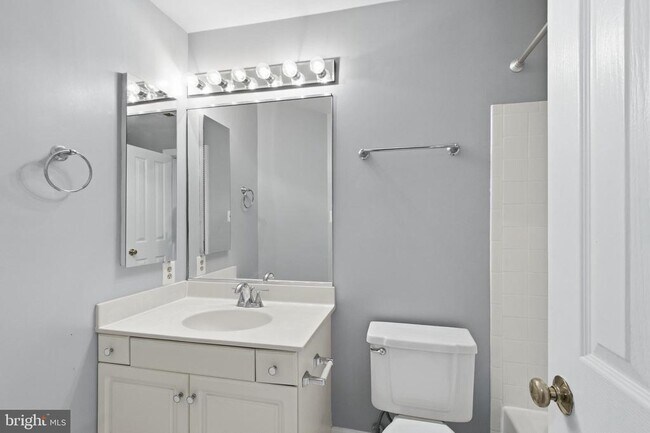 Building Photo - 6323 Barcroft Mews Dr