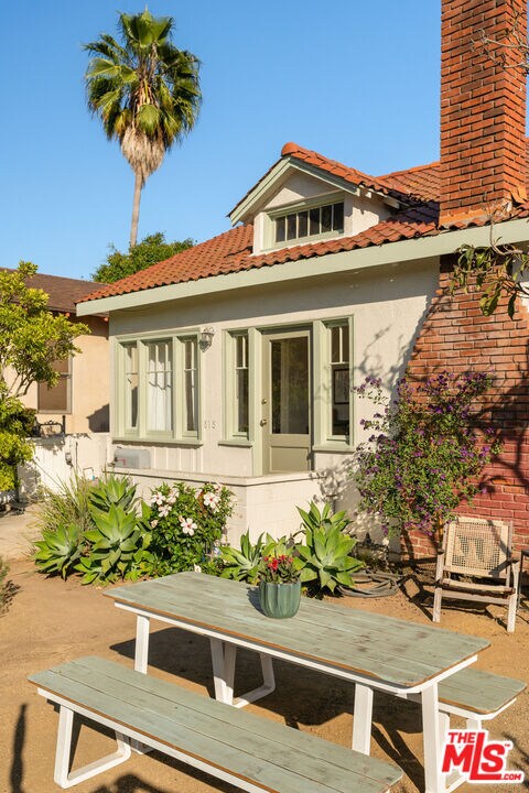 Building Photo - 818 Palms Blvd