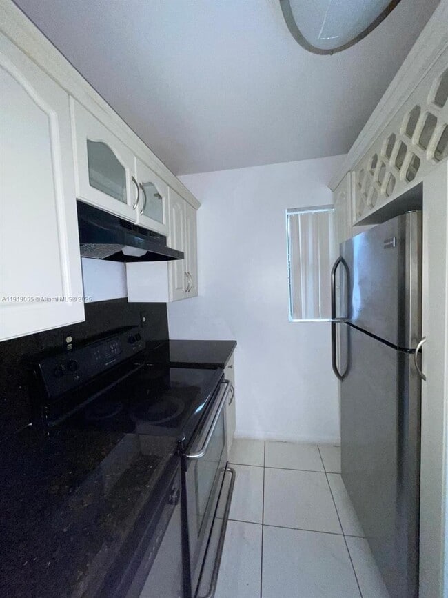 Building Photo - 3410 Foxcroft Rd