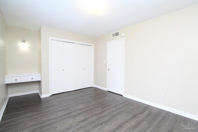 Building Photo - 10151 Guidy Ln