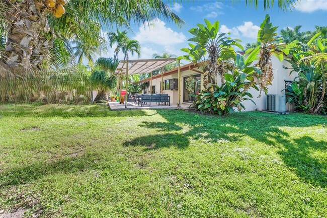 Building Photo - 9451 E Calusa Club Dr