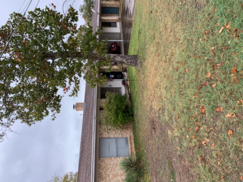 Building Photo - 1823 Greenwood Ln