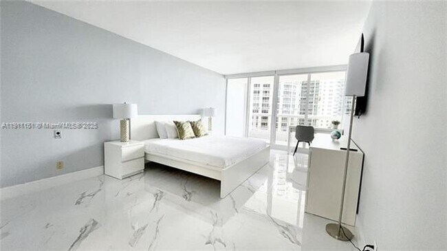 Building Photo - 1717 N Bayshore Dr