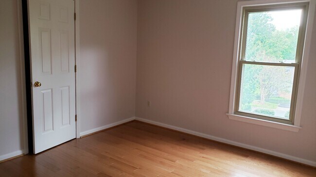 Building Photo - 1542 Surry Hill Ct