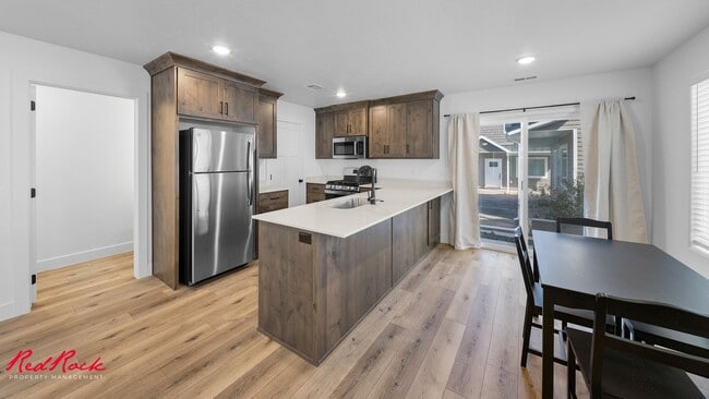 Building Photo - MOVE IN SPECIAL! Fresh, Modern Living, Just Steps Away From Everything in Cedar City