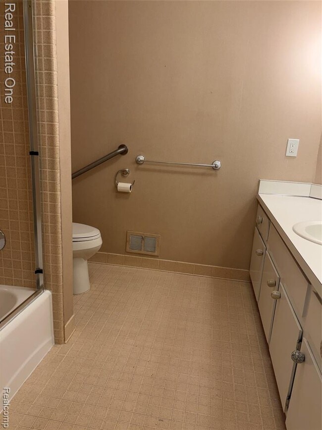 Building Photo - 30882 Oak Valley Dr