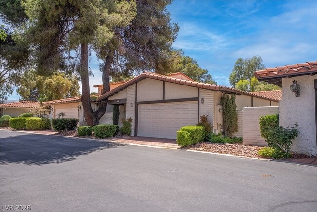 Building Photo - 2204 Plaza Del Robles