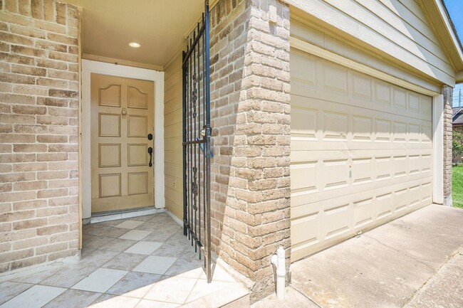 Building Photo - 6319 Hollow Pines Dr