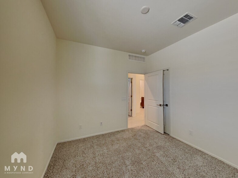 Building Photo - 11820 W Rancho Dr