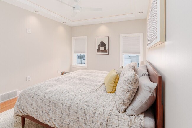 Building Photo - 99 W Circular St