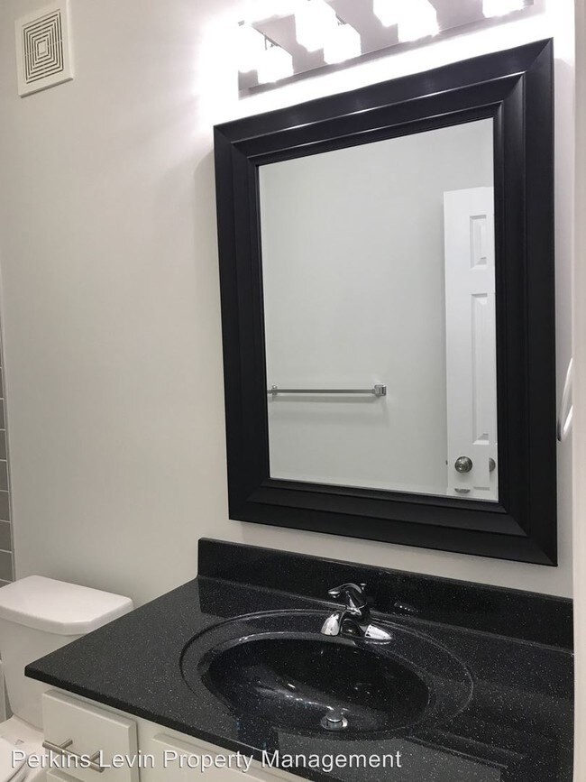 Building Photo - 2008 Bryant Ave S