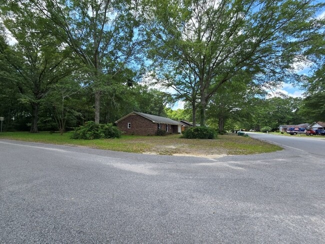Building Photo - 1520 Crowndale Dr