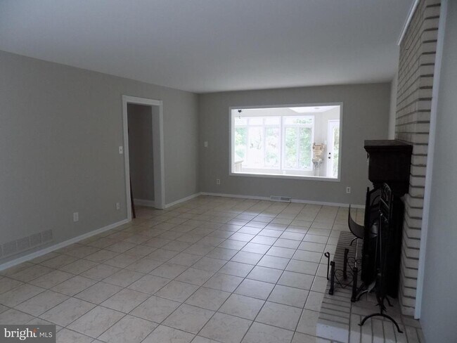 Building Photo - 313 Glenville Rd