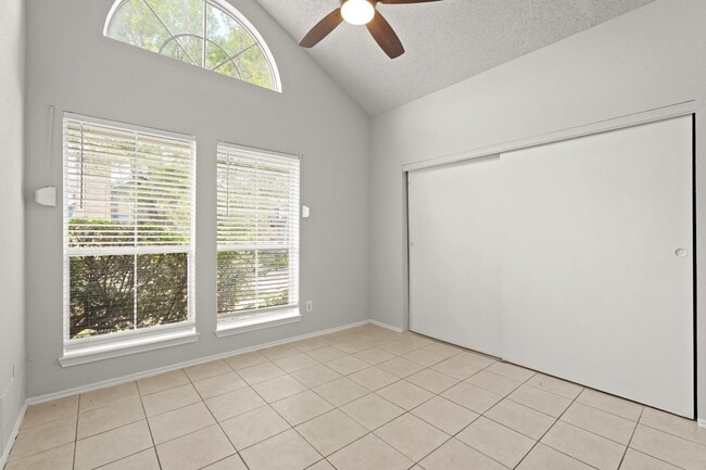 Building Photo - 6319 Southwood Ct N