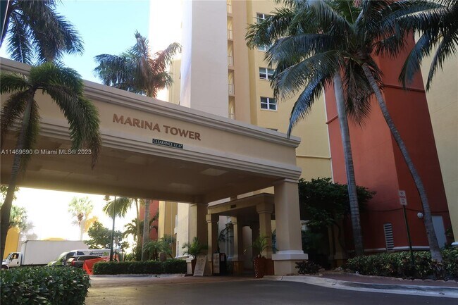 Building Photo - 2650 Lake Shore Dr