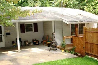 Building Photo - 2 Bedroom house near Mileground - Available 05/20/2026