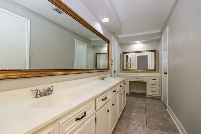 Building Photo - 461 Stephen F Austin Dr