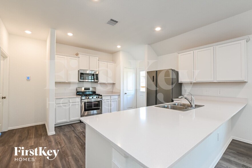 Building Photo - 18442 Summit Ranch Dr