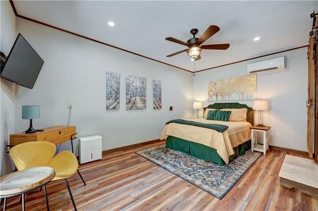 Building Photo - 495 Chicory Dr E