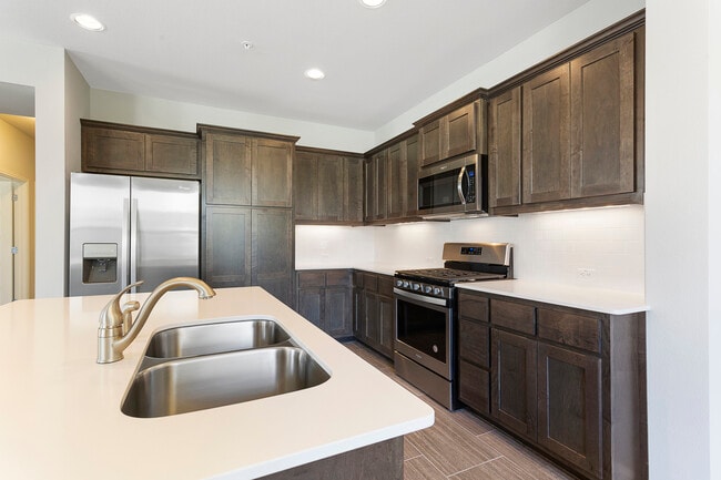 Kitchen - 13800 Lyndhurst St