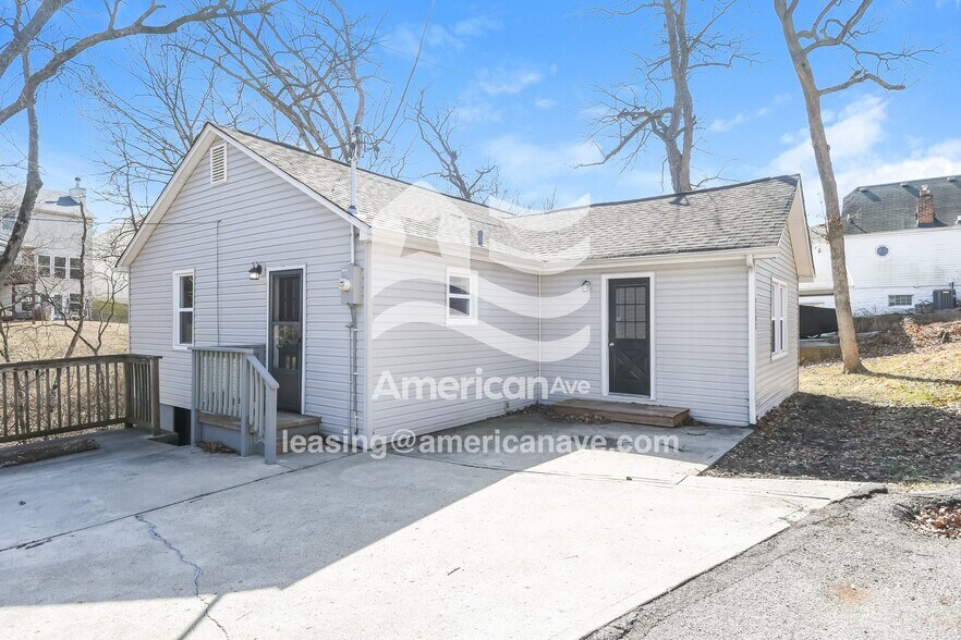 Building Photo - 3402 Longview Dr