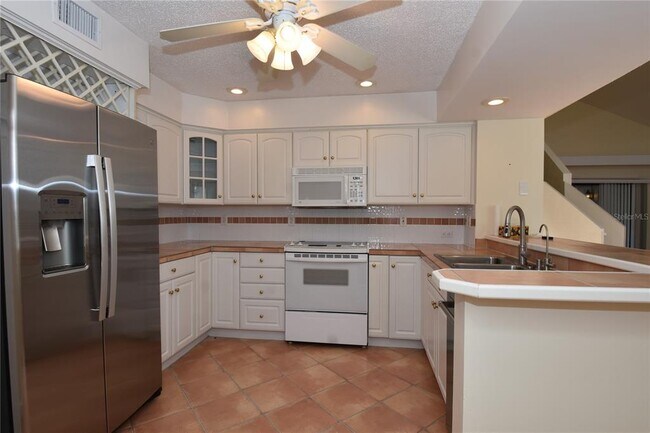 Building Photo - 74 Lake Forest Pl