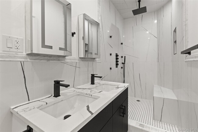 Building Photo - 61-33 Palmetto St