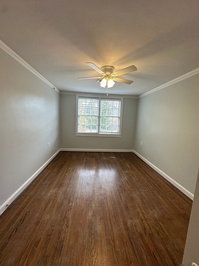 Building Photo - 2940 Oleander Dr