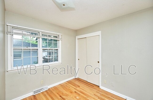 Building Photo - 2928 Vine St