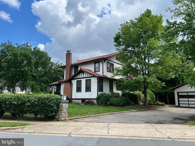 Building Photo - 1730 N Danville St