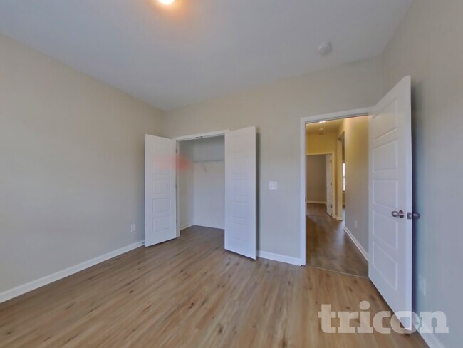 Building Photo - 825 Ellyson Dr