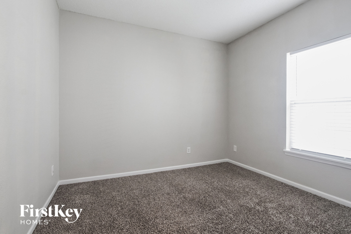 Building Photo - 8119 Corktree Dr