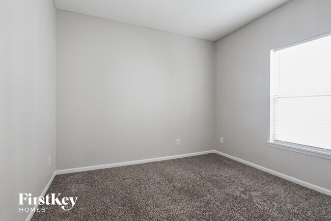 Building Photo - 8119 Corktree Dr