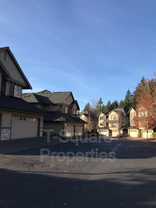 Building Photo - 13824 N Creek Dr