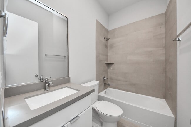 Building Photo - 608 Thornton Rd