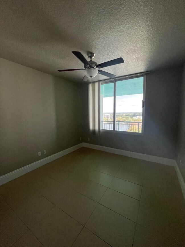 Building Photo - You have to see this View!  3 bedroom 2 bath condo @ The Waverly!