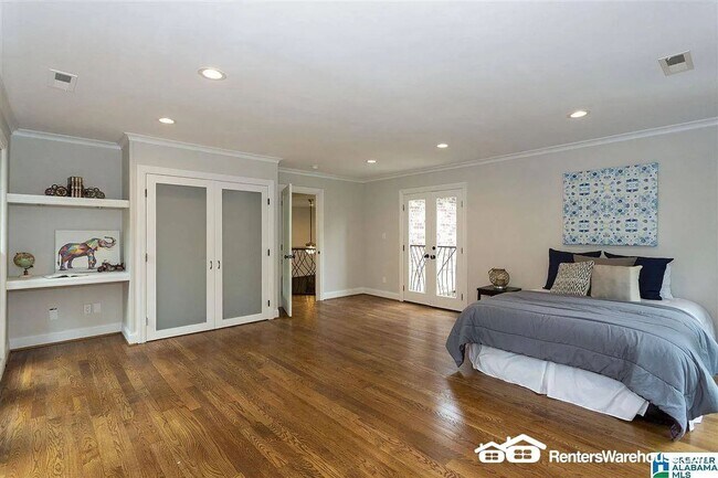Building Photo - Remarkable 5 bedroom 6 bathroom estate loaded with charm
