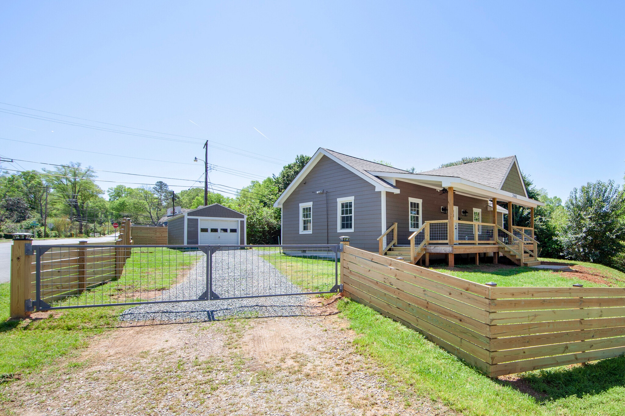 Driveway - 2660 Roslyn Ave