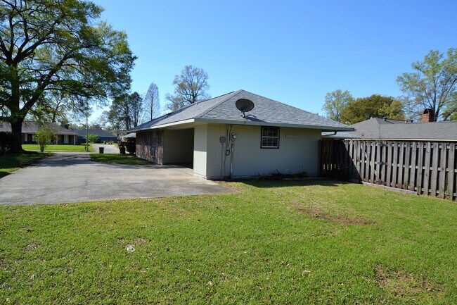 Building Photo - Newly Renovated 3 Bedroom Home in Sherwood...