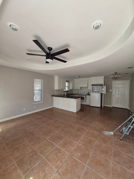 Building Photo - 617 DFW Dr