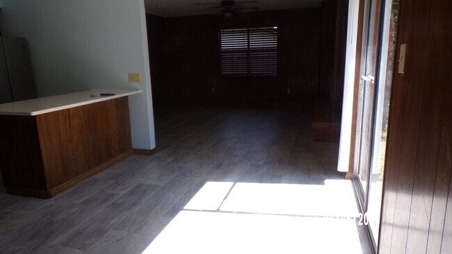 Building Photo - Fantastic Redo located in Terrace Hills.
