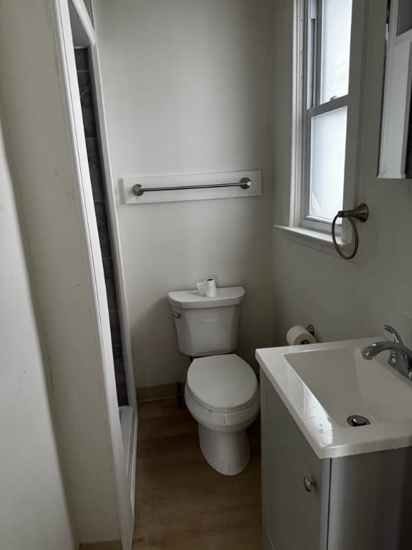 Building Photo - 120 Center Ave