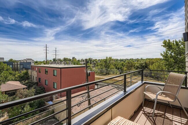 Building Photo - 1212 Perry St