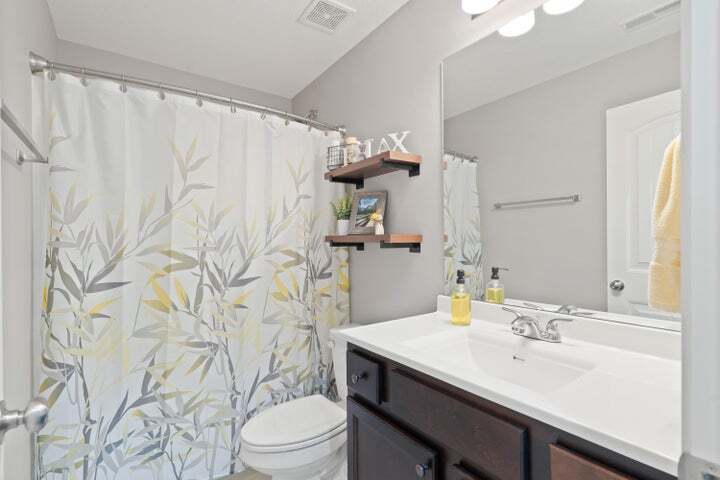 Hall bath - 5817 Geyser Blvd