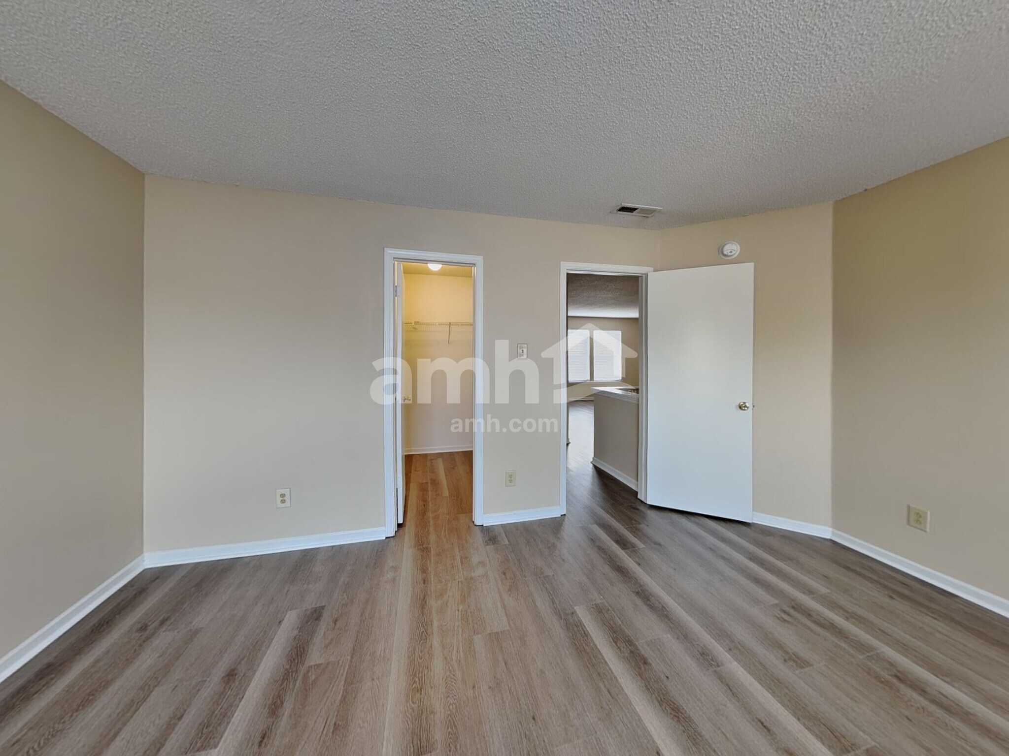 Building Photo - 1939 Dutch Elm Dr