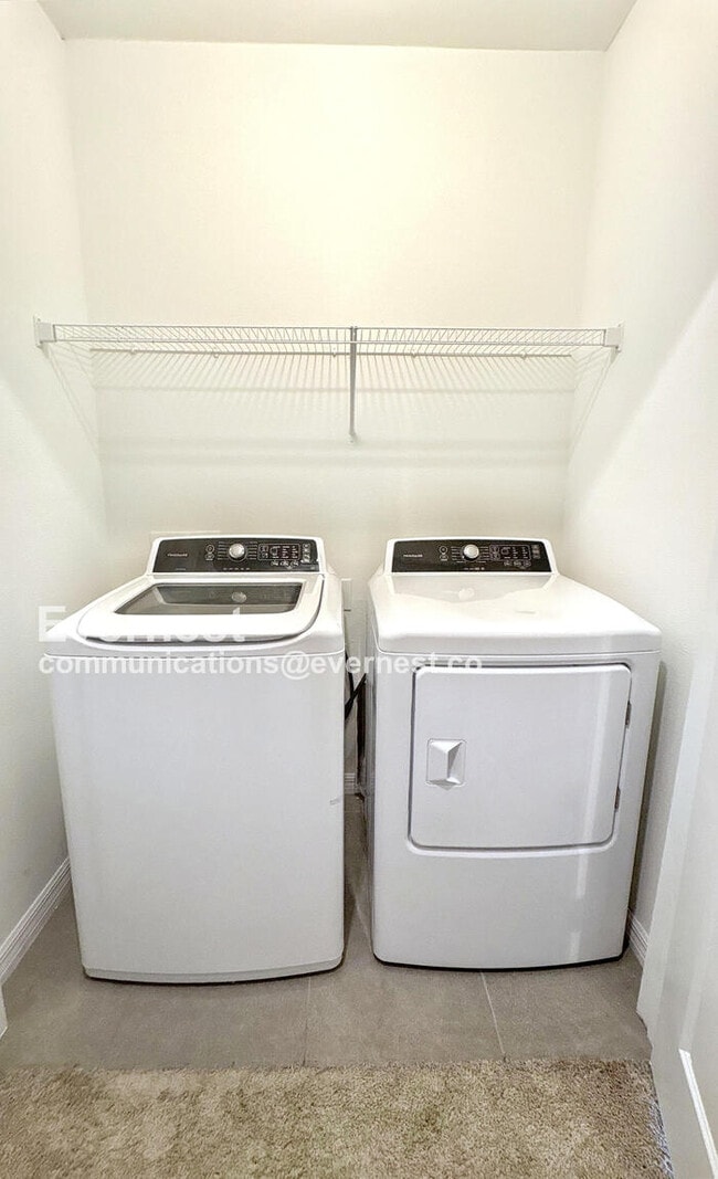 Building Photo - Limited Time Special Offer /  Lovely 3-Bedroom Home with Garage / Pet-Friendly / Available Now!