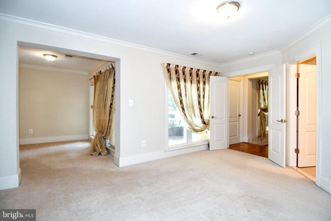 Building Photo - 7104 Old Dominion Dr